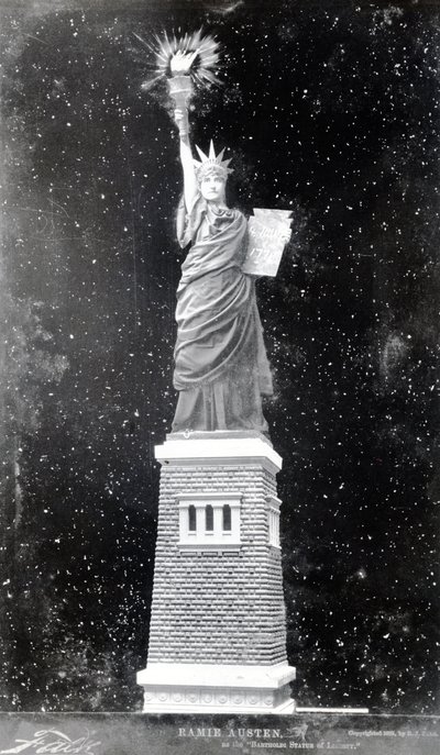 Ramie Austen als Freiheitsstatue, 1885 von American Photographer